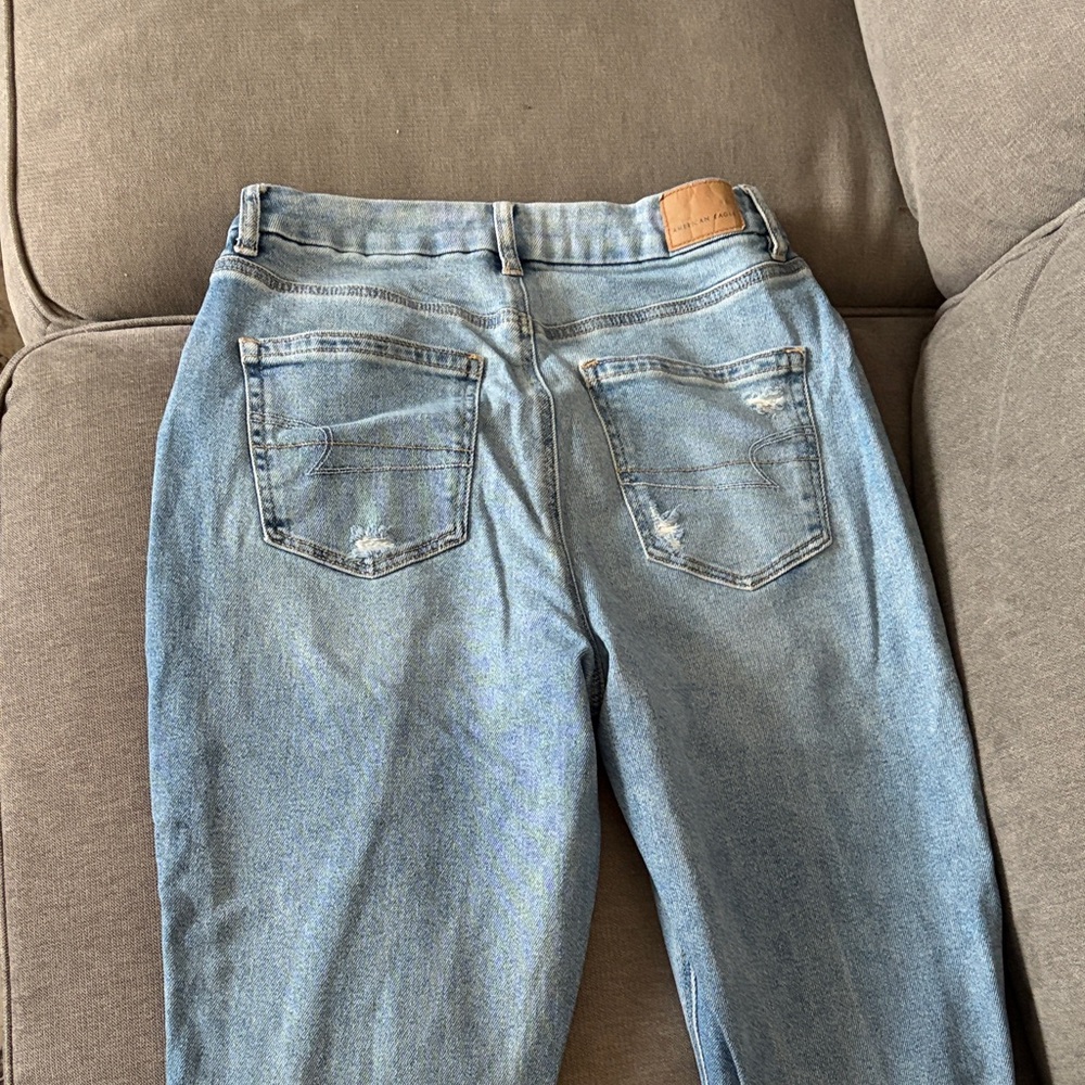 American Eagle Outfitters Medium Wash. Curvy Mom Fit